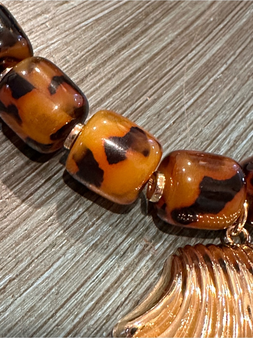 Julietta Gold Shell Pendant Necklace with Tortoiseshell Beads - Picture 4 of 14